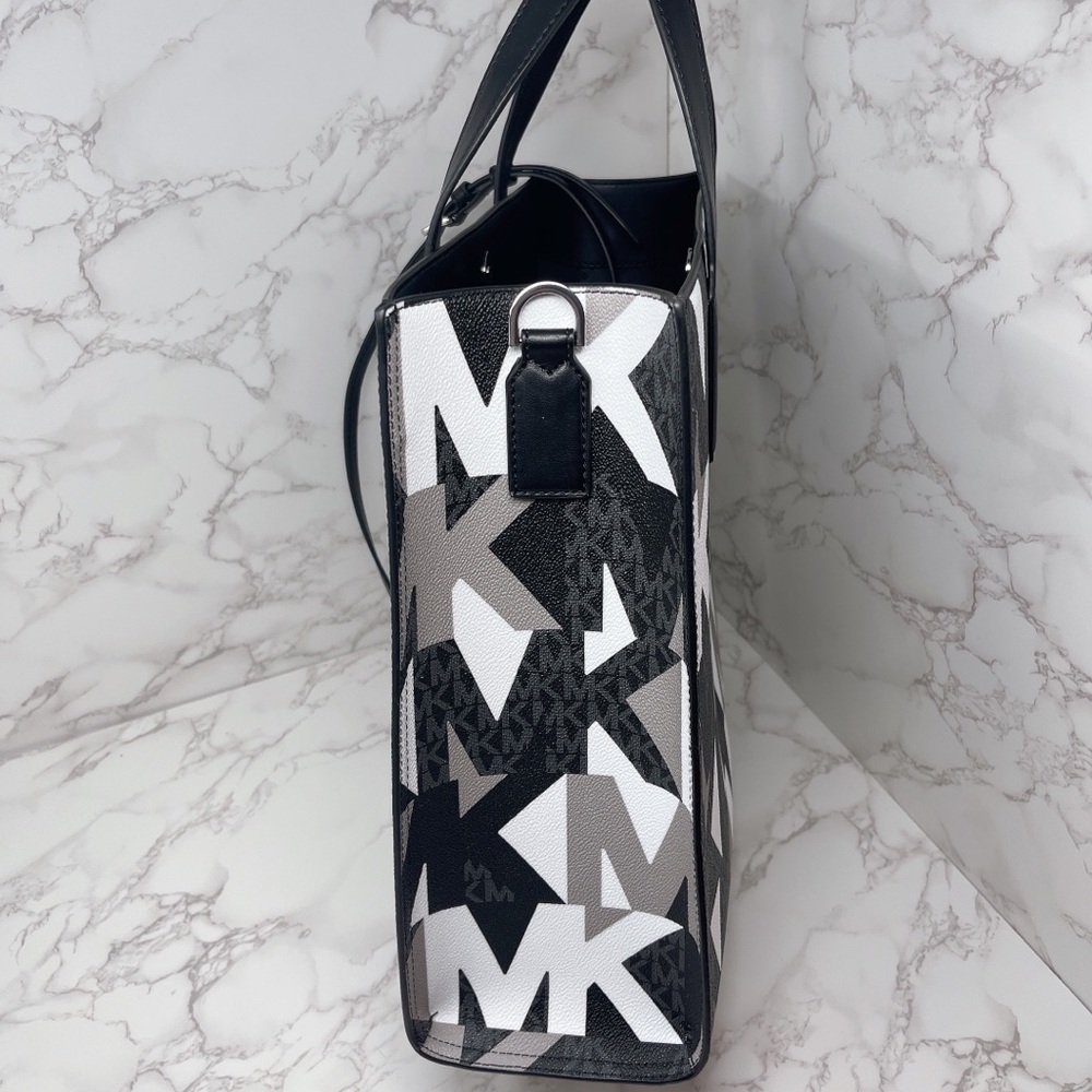 Michael Kors Kenly Large Tote - Picture 2 of 6